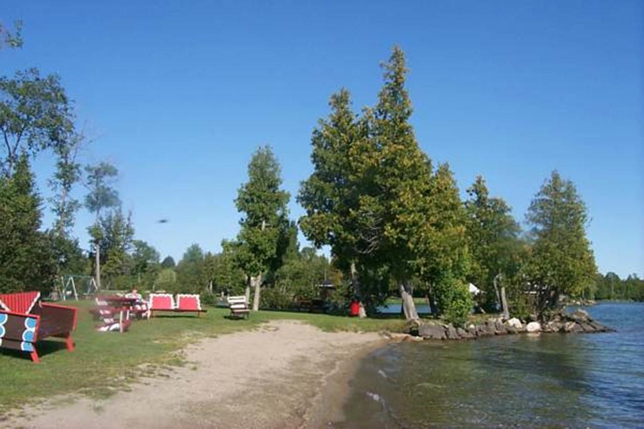 Wee Point Resort Manitowaning ภายนอก รูปภาพ