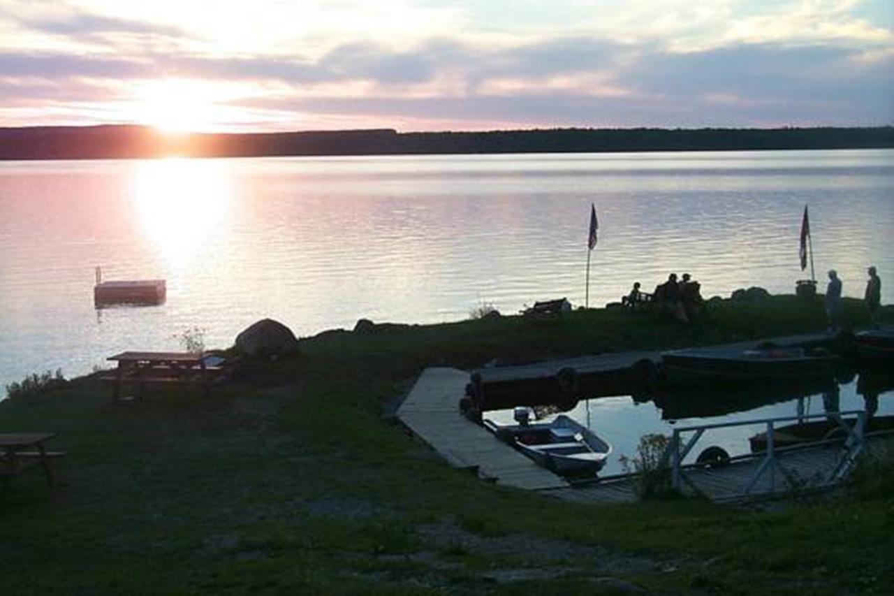 Wee Point Resort Manitowaning ภายนอก รูปภาพ