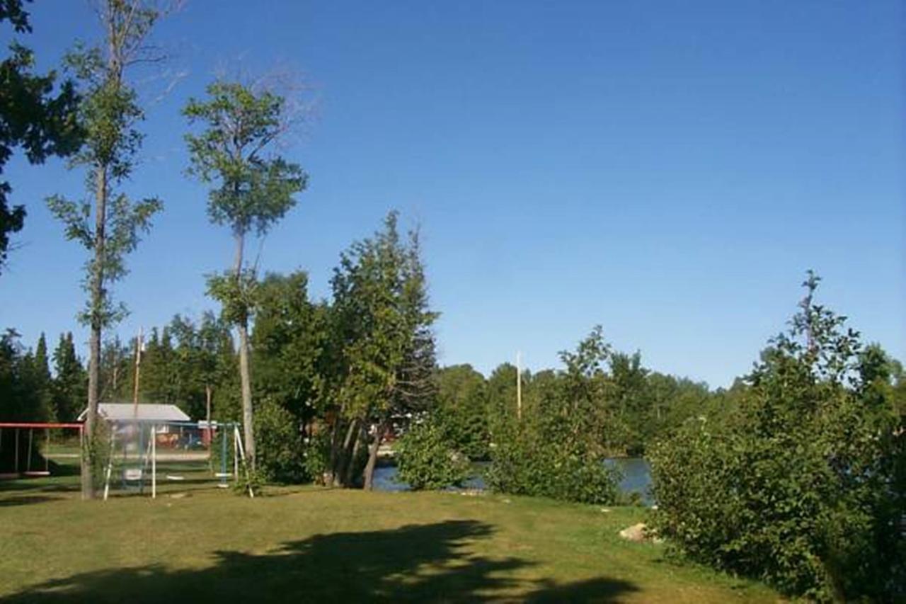 Wee Point Resort Manitowaning ภายนอก รูปภาพ