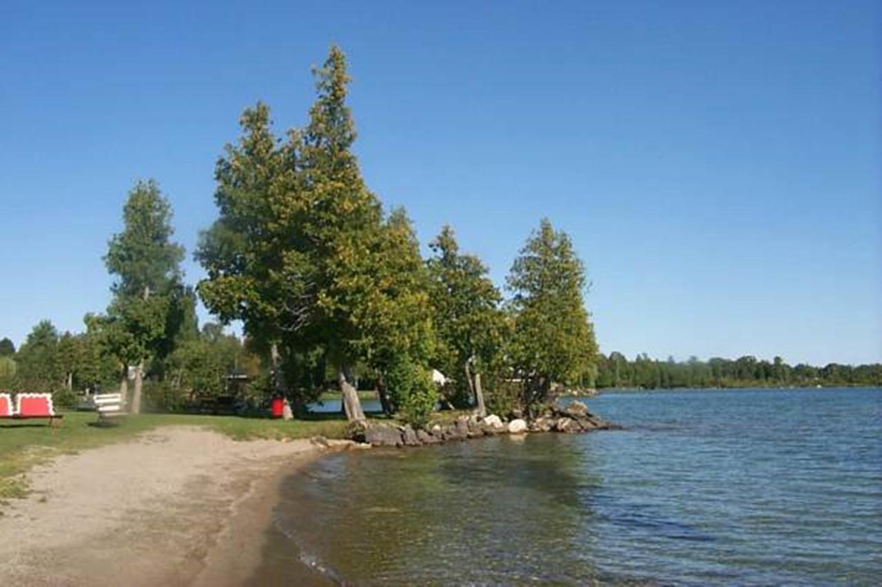 Wee Point Resort Manitowaning ภายนอก รูปภาพ